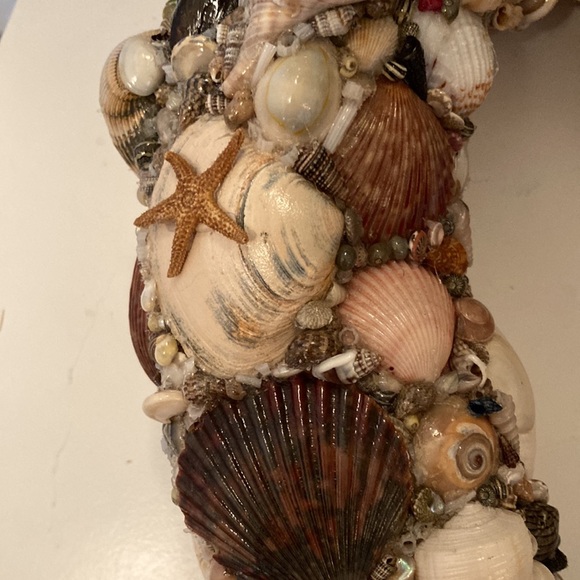 Handmade seashell wreath - Picture 3 of 10